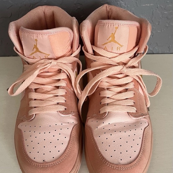 Nike Air Jordan 1 Mid Coral Gold Sneakers Mens 6.5 Womens 8.5 Stardust Pink 2016 - Picture 3 of 11